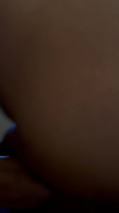 3p老婆，单男无套插入！来固定金