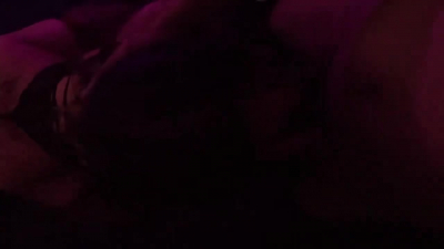 m母狗喜欢边打屁股边吃baba鸡巴，吞精咽下去