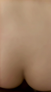 申精 美女母狗 彻底征服 想怎么玩三通就怎么玩  最后尿嘴里