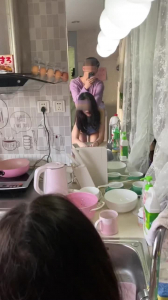 日租房干学姐 学姐真的是骚啊   一直在乱叫 身材无敌好