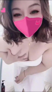 巨乳肥坦克牛奶浴自慰抠逼