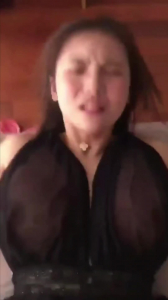 新招的巨乳秘书，干到伸舌头