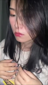 惊险又刺激！调教大二学妹挑战在楼道里打炮 路人经过差点被发现