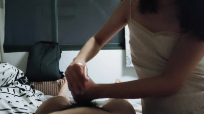 骚妻双手才能握住前男友的巨根 口交吞精