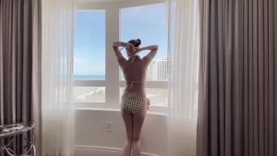 [原创] 比基尼伴游 被金主按头爆菊内射