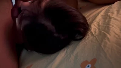 体验极品 00 后深喉骚逼