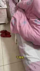 我老公操我的时候就在想你 浪荡人妻 老公前脚走 后脚情趣套装加身让情