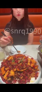 ［原创］熟女人妻 落地窗前操 趴床上淫水直流 滴的地毯上都是