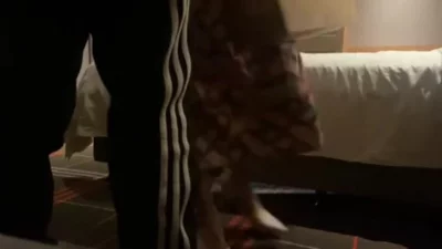 真实最美人妻刚把宝宝哄睡了就偷偷跑出来偷 情