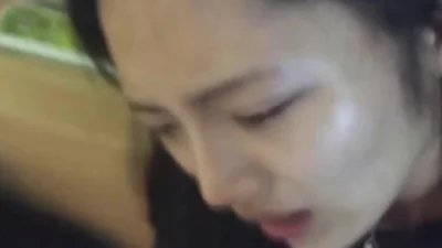 良家大奶熟女 身材丰满大白天在家偷情 脱了衣服强推 被无套输出 内射