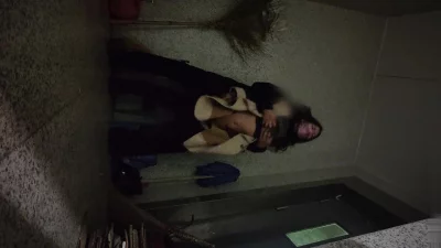 衣服不脱楼道先来一炮，小母狗千里坐飞机送逼 等不及了