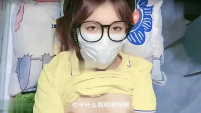 套路外卖小妹塞跳蛋震的她淫水汪汪 激攻阴蒂翘臀后入内射两次