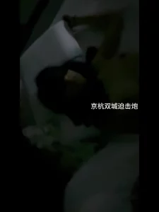 06年女大 背着男友出来偷情让我无套操射 年轻就是嫩啊