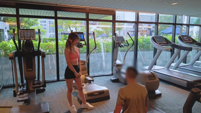 瑜伽裤少妇！混血美女勾引瑜伽教练口交性爱颜射，穿着瑜伽裤把肥鲍都凸显